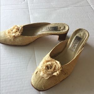 ISAAC MIZRAHI - SAKS FIFTH AVE Raffia Straw Mules -